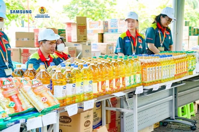Một doanh nghiệp chi tiền tỉ tổ chức "Phiên chợ 0 đồng" cho công nhân- Ảnh 5. Một doanh nghiệp chi tiền tỉ tổ chức "Phiên chợ 0 đồng" cho công nhân- Ảnh 5.