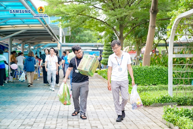 Một doanh nghiệp chi tiền tỉ tổ chức "Phiên chợ 0 đồng" cho công nhân- Ảnh 7. Một doanh nghiệp chi tiền tỉ tổ chức "Phiên chợ 0 đồng" cho công nhân- Ảnh 7.