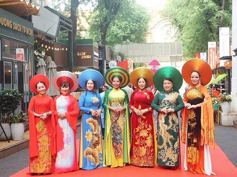 Tương lai của áo dài trong ngành công nghiệp văn hóa